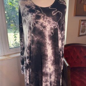 Black and White Show Me Your MuMu Tie-Dye Long Sleeve Top
